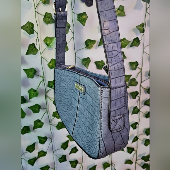 London Fog- Blue Leather Sholder Bag - Picture 4 of 6